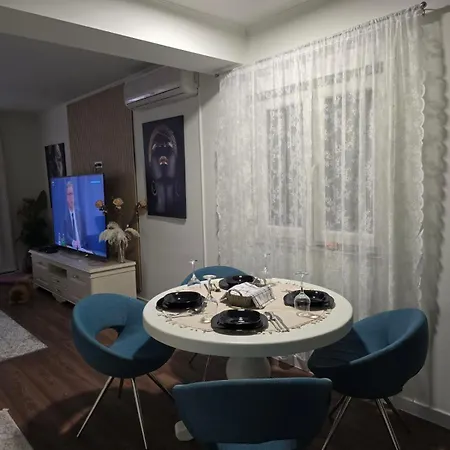 Aqua Vista Villa *