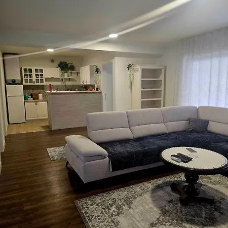 Aqua Vista Villa