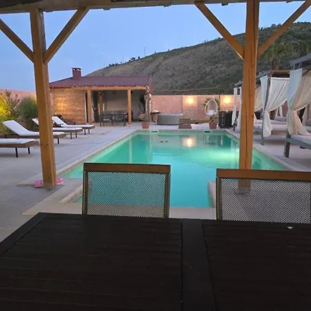 Aqua Vista Villa