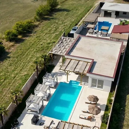 Villa Aqua Vista *